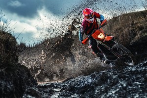 开云平台-莱万硬仗之王，当利刃刺穿红黑，尤文如何击溃AC米兰的钢铁防线？