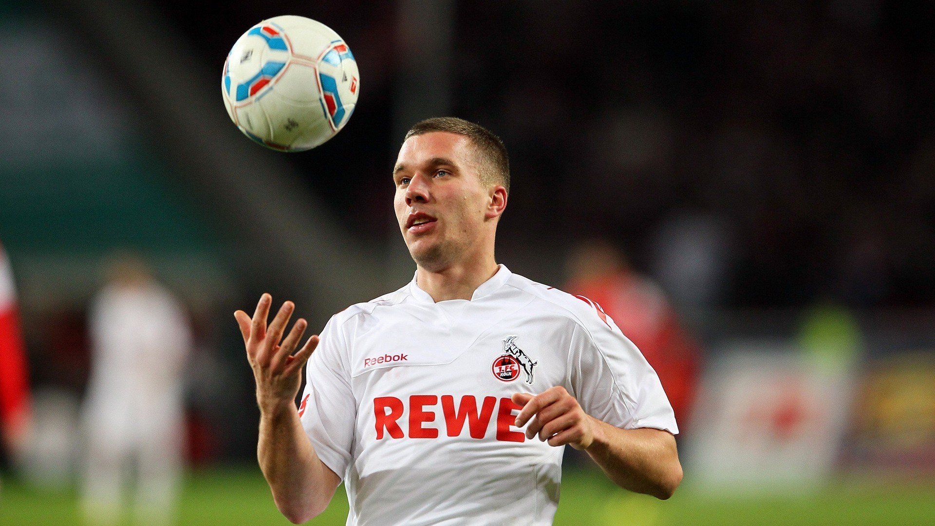 F1年度争冠焦点战，当赛道轰鸣遇见篮球硝烟