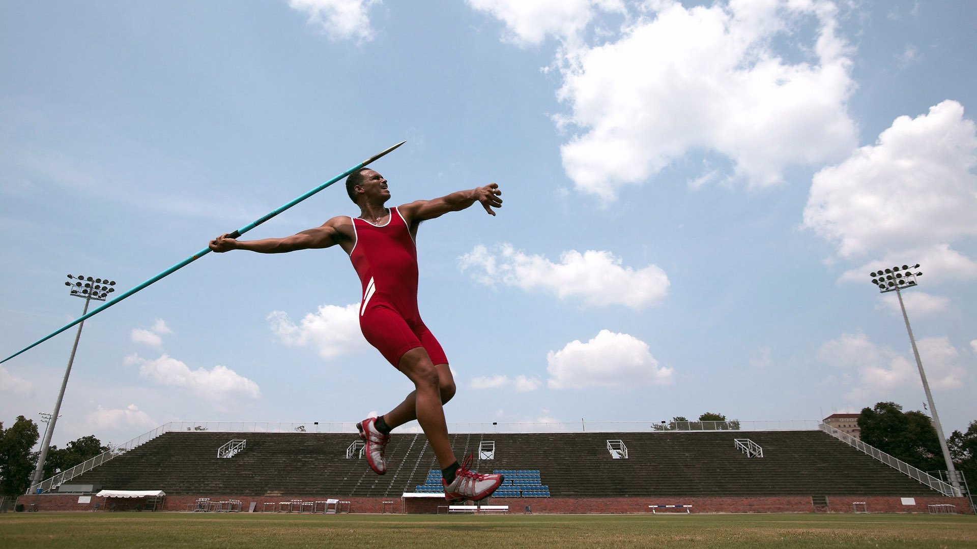 欧冠淘汰赛之夜，阿坎吉关键战不手软，沉默的磐石如何成为胜负手