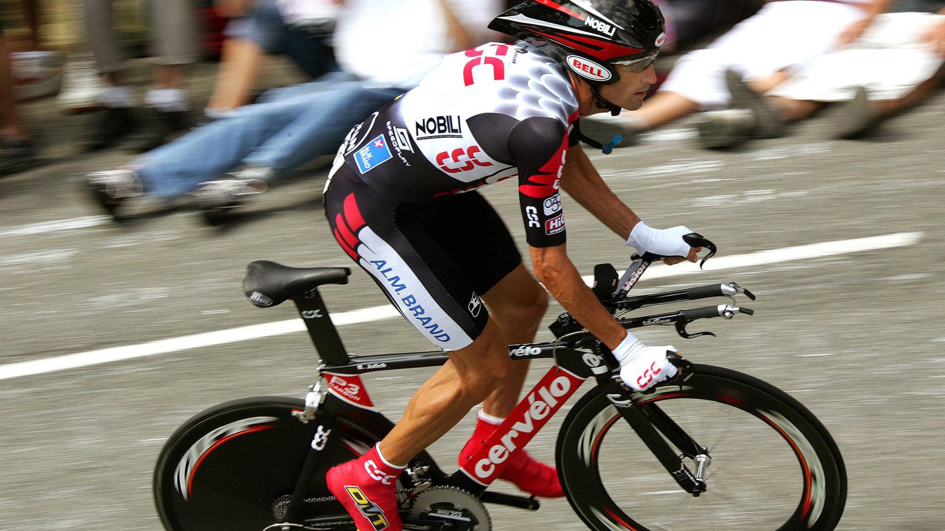 浓眉单臂擎天，当湖人只剩一个巨人，篮球回归最原始的英雄主义